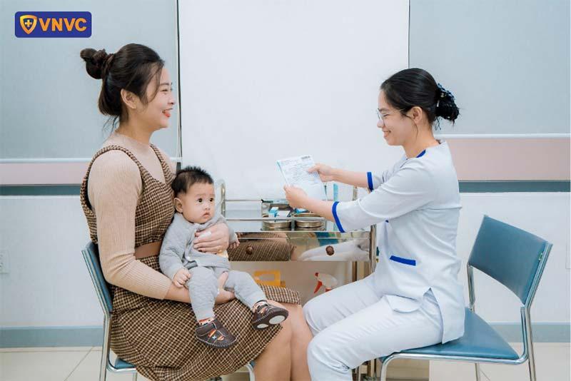Tiêm chủng vắc xin tại Trung tâm VNVC
