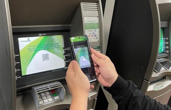 Tính năng tút tiền tại các cây ATM nhưng không cần thẻ giúp hoạt động của người dùng diễn ra dễ dàng hơn.