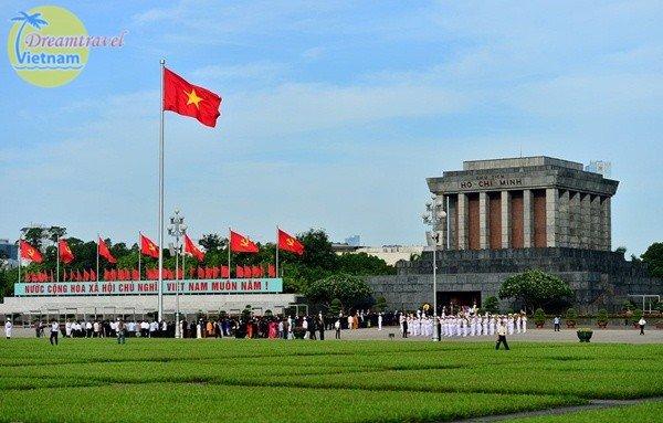 Du lịch Hà Nội 1 ngày: 18 địa điểm tham quan, vui chơi hút khách nhất 2024