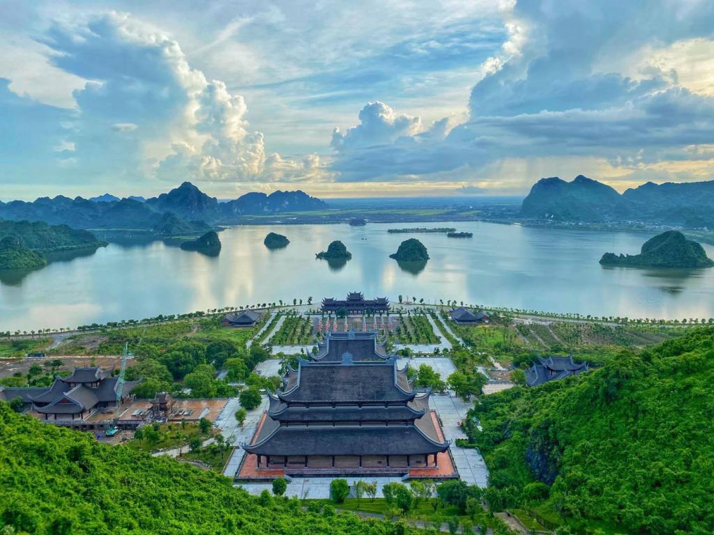 Tour Hà Nam - Ninh Bình: Chùa Tam Chúc - Tràng An