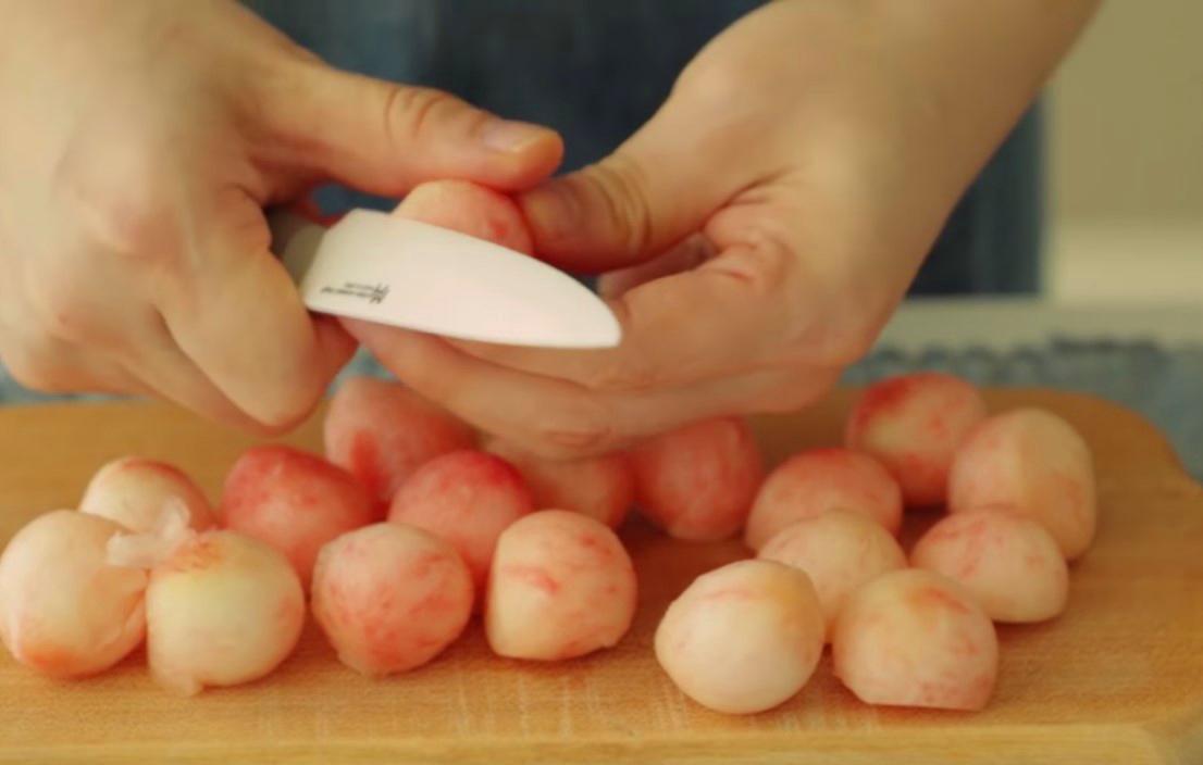 Làm nhân cho bánh mochi đào