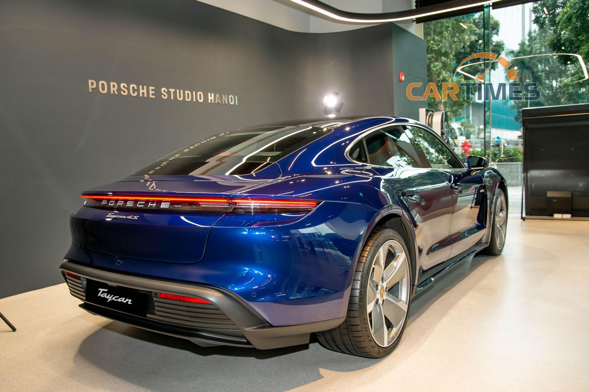 Porsche Taycan 4S có giá tiêu chuẩn 5,72 tỷ đồng